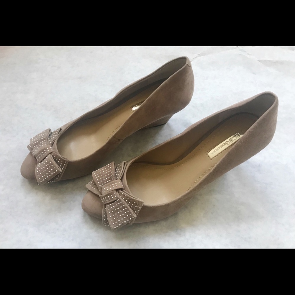 BCBGeneration nude suede wedges
